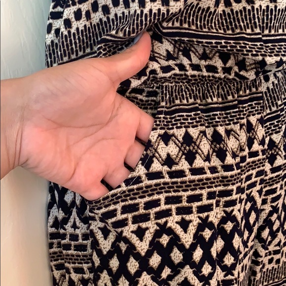 Printed Sleeveless Romper - Picture 3 of 6